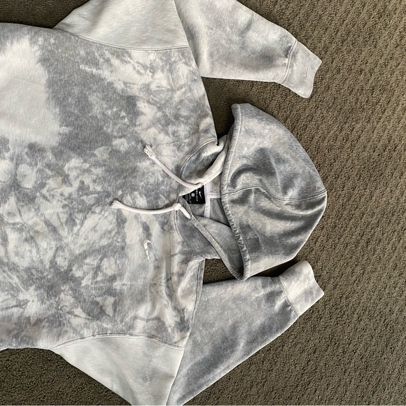Nike White and grey tight hoodie - Picture 1 of 3